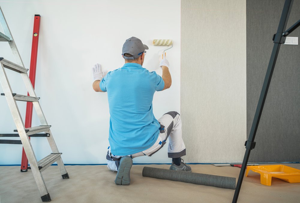 Huur een professionele renovlies behanger uit Purmerend en krijg 10% korting op het behangen en sauzen van je nieuwbouwwoning.